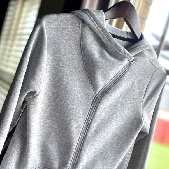 ⬇️ Dip Zipped Hoodie - Picture 2 of 6